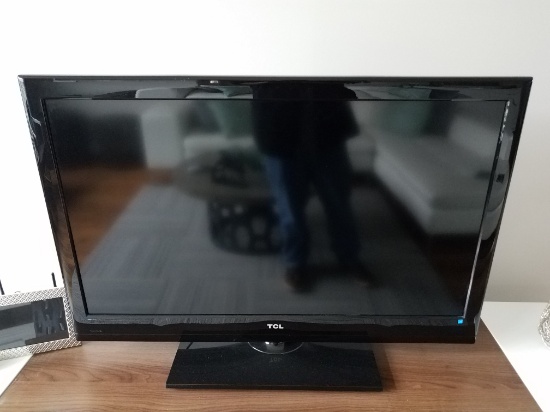 TCL 42in Flat Screen with remote