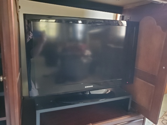 Samsung 32" TV with Remote