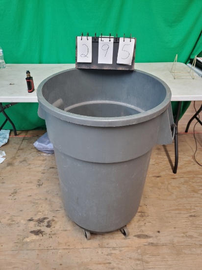 55 gallon trash can on wheels