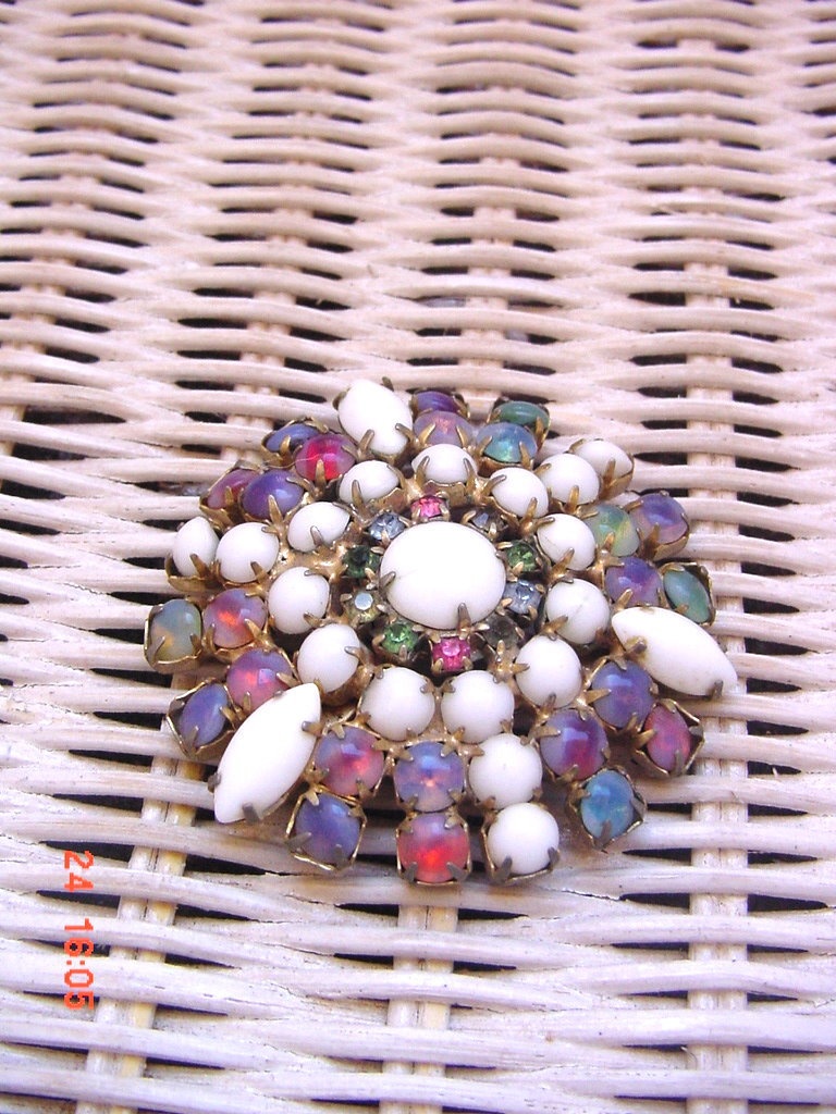VTG & ANTQ COSTUME JEWELRY DEALER AVON MIB
