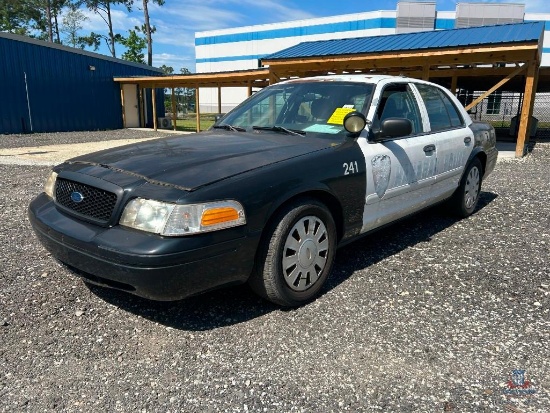2008 Ford Crown Victoria Passenger Car, VIN # 2FAFP71V68X152117