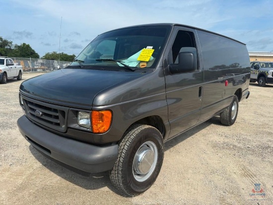 2004 Ford Econoline Van, VIN # 1FTSS34S04HB37544
