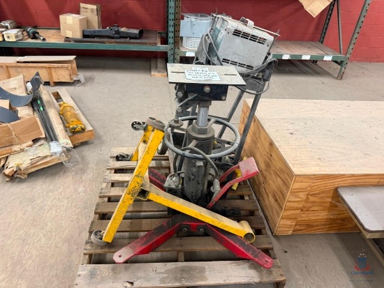 LOT CONSISTING OF AUTOMOTIVE TOOLS