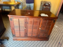 LOT CONSISTING OF FURNITURE