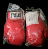 Mahammad Ali autographed Boxing Glove w/COA