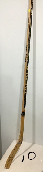 Steve Yzerman autographed Hockey Stick w/Beckett LOA