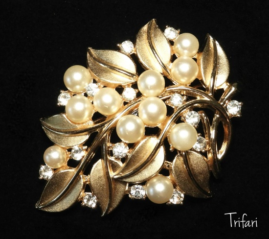 Vintage Trifari Gold Tone and Pearl Bead Brooch