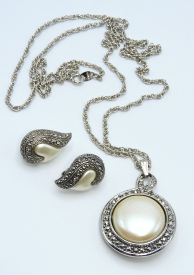 Nice Avon Necklace and Earring Set