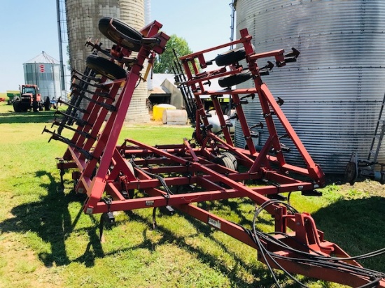 IHC #4800 Field Cultivator, 30’ w/Mulcher