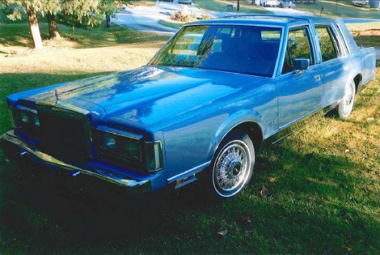 1988 Lincoln Town Car Signature Series