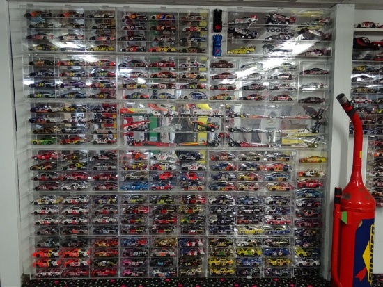 Large Lot of Diecast Model Cars