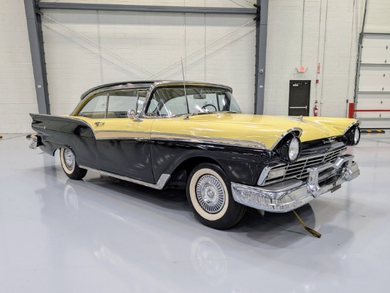 1957 Ford Fairlane 500 Club Victoria