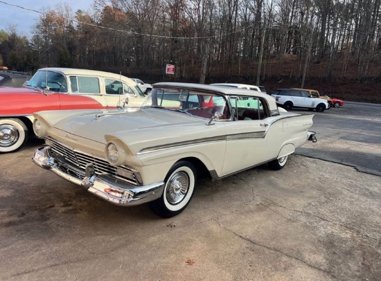1957 Ford Fairlane 500 Skyliner