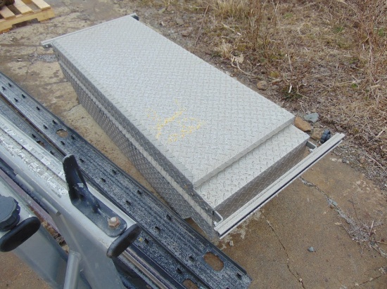 diamond plate truck tool box