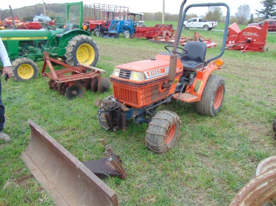 Kubota B1550 tractor