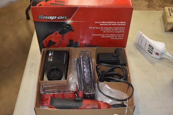 Snap-On 14.4 V MicroLithium Cordless Ratchet kit with sockets