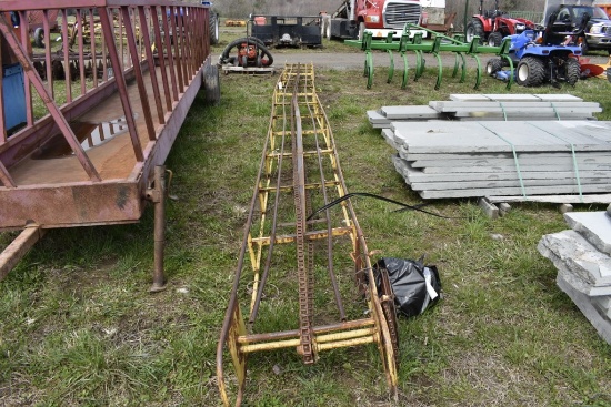 New Holland 132 Skeleton Hay Elevator