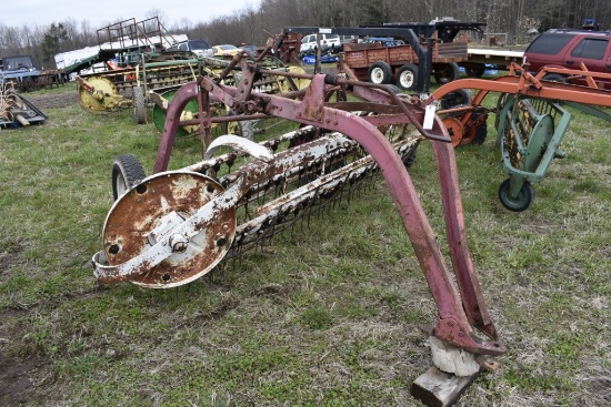 International 16 side discharge Rake