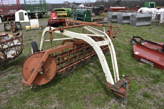 New idea 402 Side discharge Rake