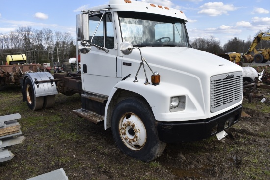 2001 Freightliner FL70 Truck