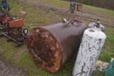 Fuel tank with hand pump