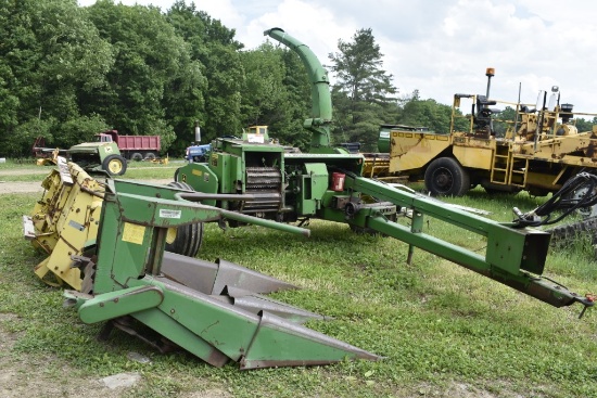John Deere 3950 Chopper w/ Corn Head & Grass Head
