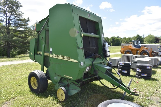 John Deere 467 MegaWide Round Baler