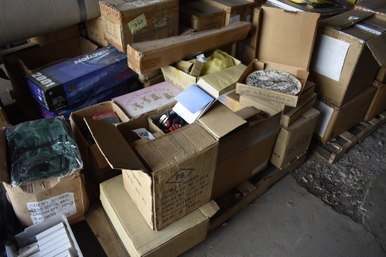 pallet wit huge quantity of knives