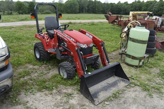 Massey Ferguson GC1705 Compact Tractor w/ DL95 Loader