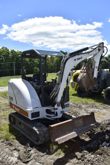 Bobcat 325 Mini Excavator