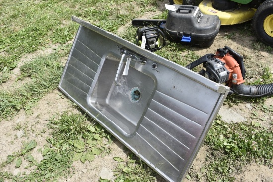 Stainless steel sink