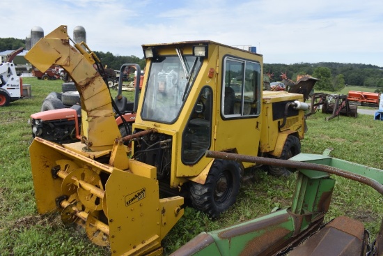 Trackless MT snowblower machine