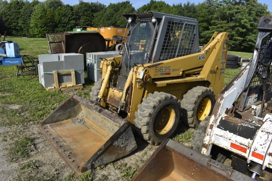 Gehl 5635 skidsteer