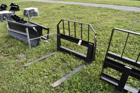 Set of new tomahawk pallet forks