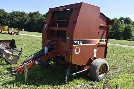 Hesston 745 Rounder Round baler