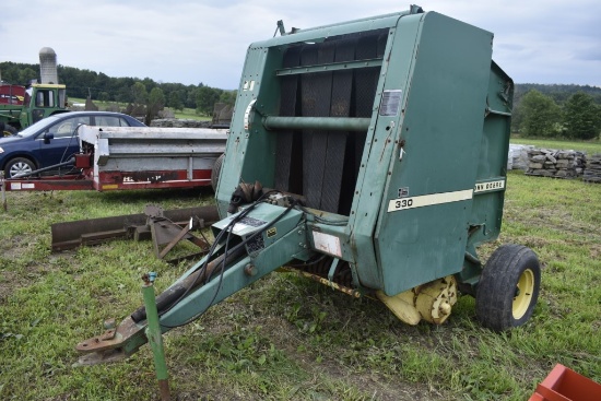 John Deere 330 Round Baler