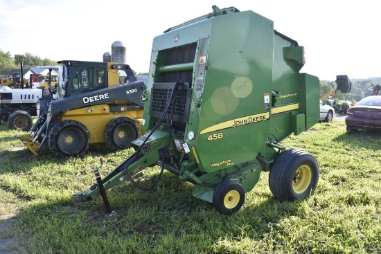 John Deere 458 Round Baler
