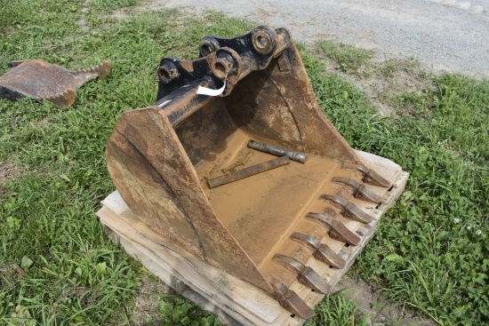 34" excavator bucket
