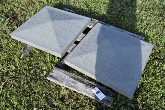Pallet with two wall caps