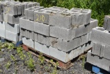 Pallet with approx. 50 cinderblocks
