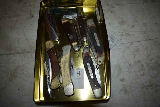 Box of 11 pocket knives