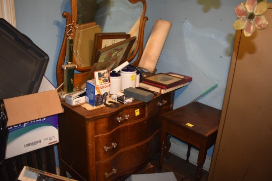4 Drawer dresser with mirror and nice little table
