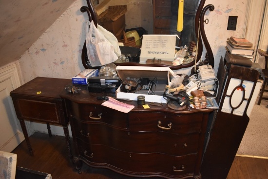 4 Drawer dresser with mirror, sowing machine and bookshelf with books