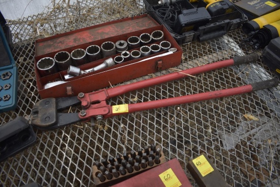 pair of large bolt cutters