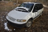 2000 Chrysler Grand Voyager van