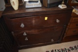 4 Drawer dresser with glass handles
