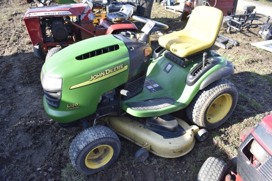 John Deere L120 Lawn Tractor