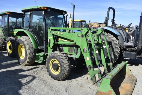 John Deere 5320 tractor with Loader
