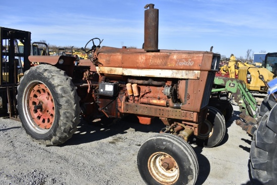 International 1066 Tractor