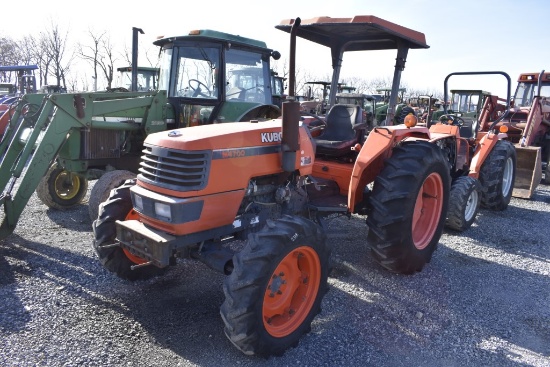 Kubota M4700 Utility Special Tractor